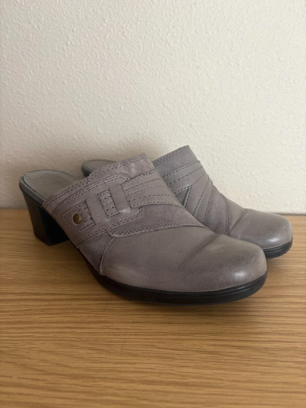 Clarks Women's Gray Leather Mule Clogs Comfort Slip On Block Heel Shoes Size 8M